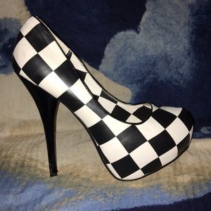 Worn once! Comfortable Checkered platform heels